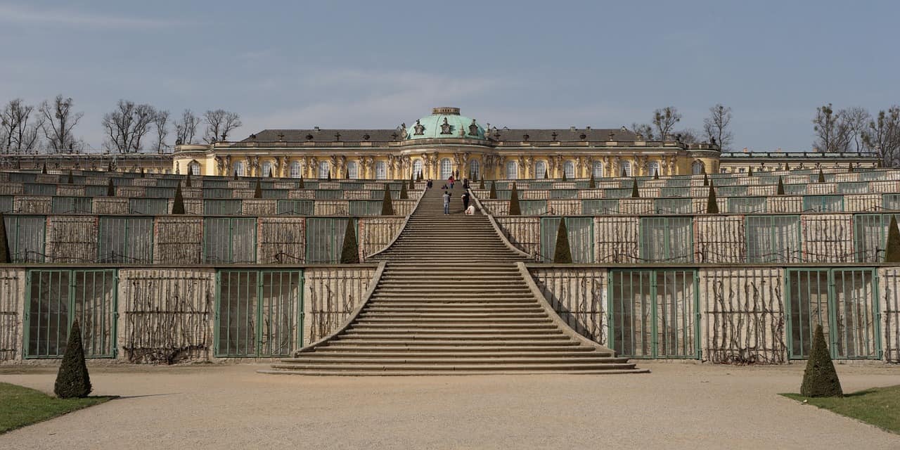 Selbst im Winter kann eine Fahrt nach Potsdam jede Menge Spaß machen. Zu sehen hier: Das Schloss Sanssouci.