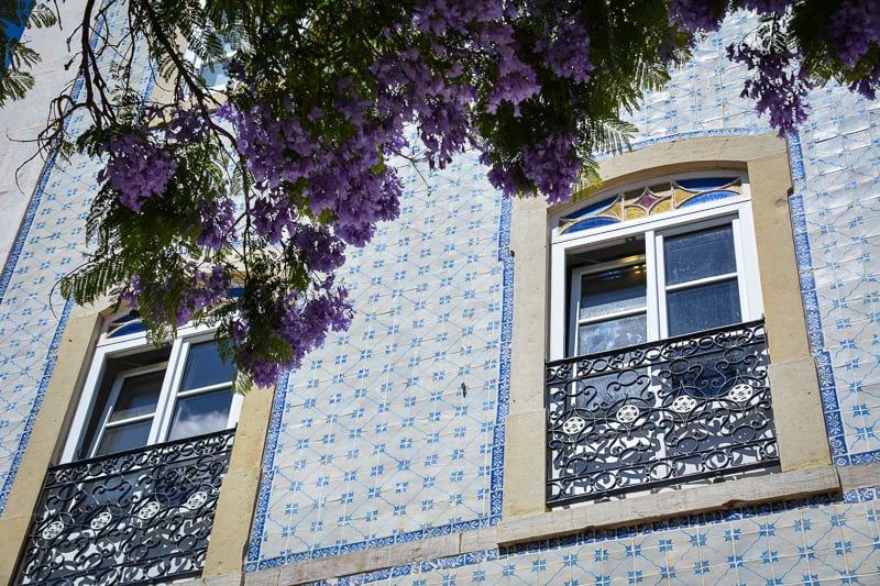 Eine typische Hausfassade in Lagos